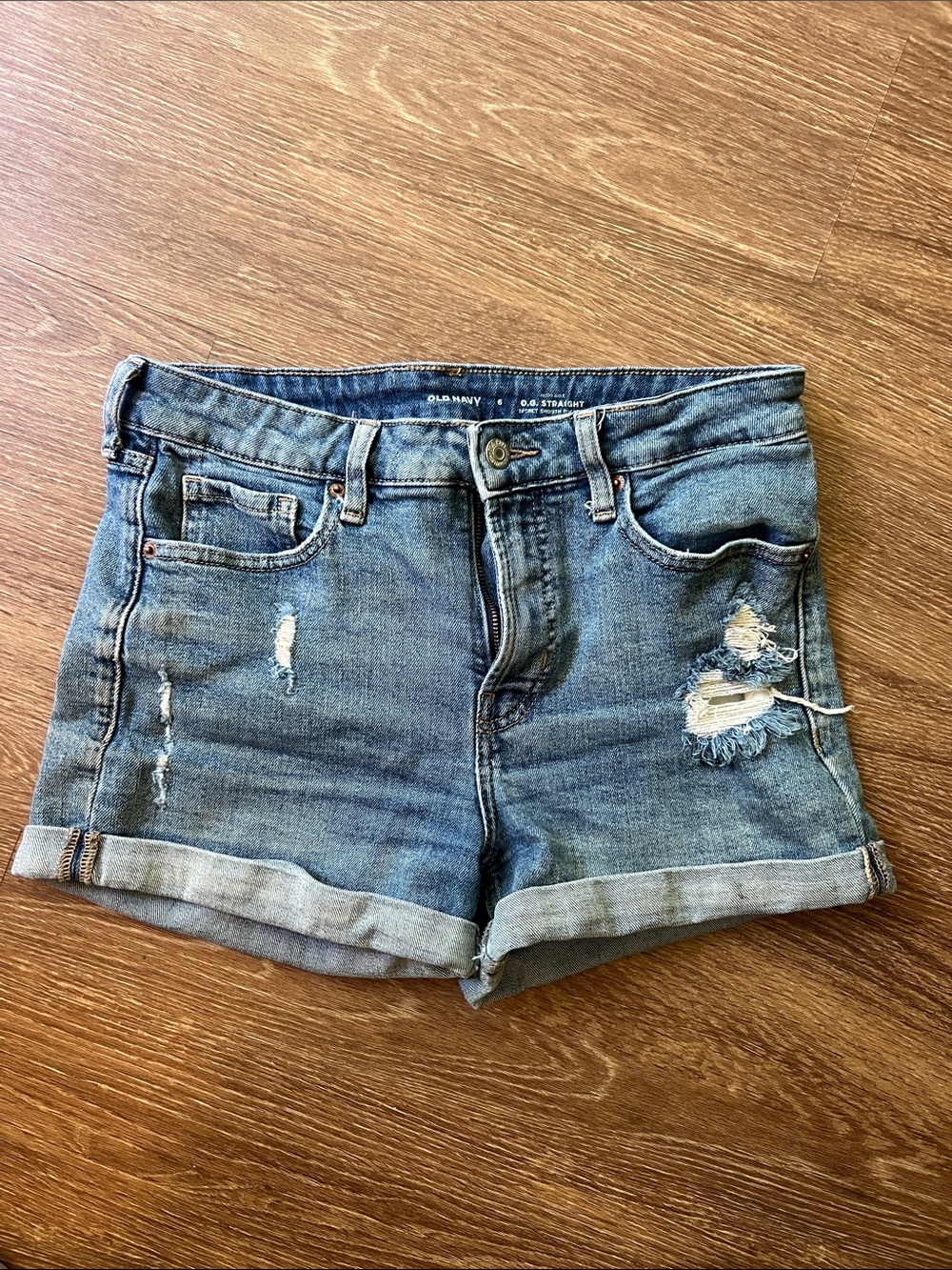 Old Navy Women's Rolled-Hem Distressed Denim Shorts - Light Blue